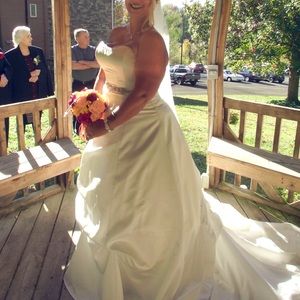 Ivory wedding dress